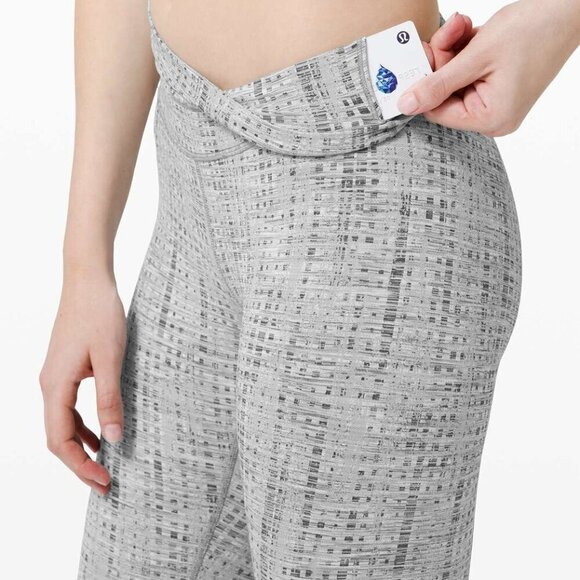 Lululemon Wunder Under High-Rise Tight 25" *Luxtreme Size 6 - Picture 5 of 11